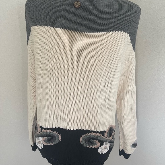 Women's Colorblock Floral Sweater - Picture 5 of 8